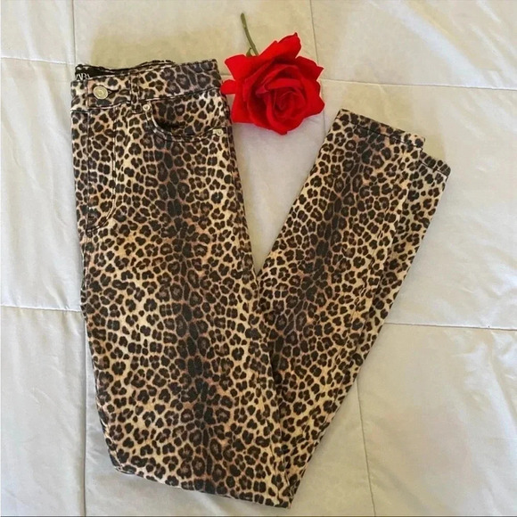 Express cheetah print denim - Picture 2 of 6